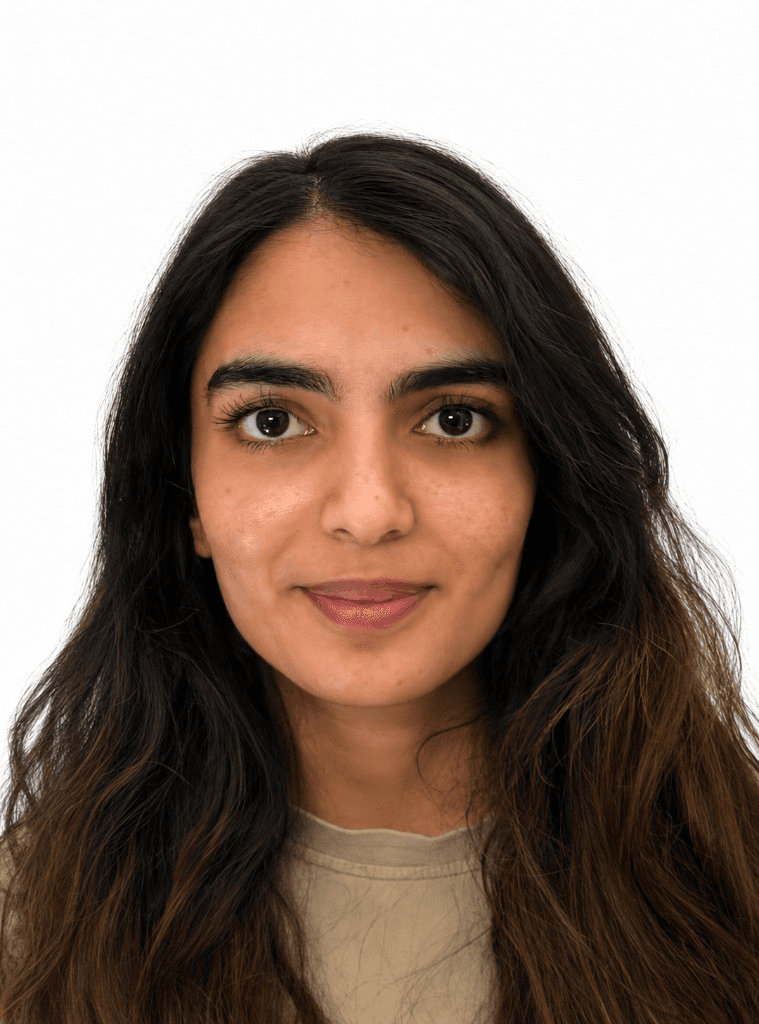Portrait of Sibylle, Student AI and Digital Research Assistant at Microcorem.